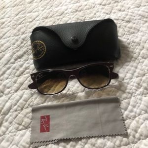 Wayfarer Ray-bans!!! Only worn 2-3x!! No scratches